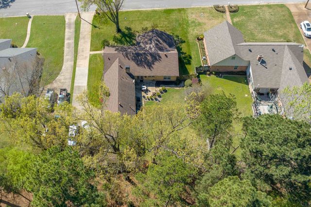 2002 E Warwick Circle, Longview, TX 75601