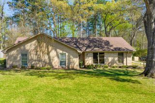 2002 E Warwick Circle, Longview, TX 75601