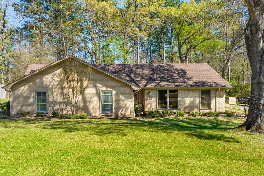 2002 E Warwick Circle, Longview, TX 75601