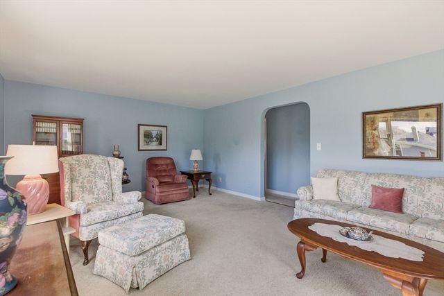 24 Kearns, Tiverton, RI 02878