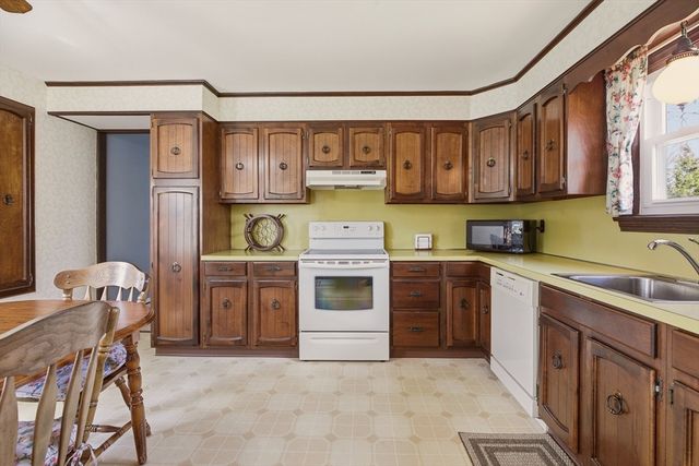 24 Kearns, Tiverton, RI 02878