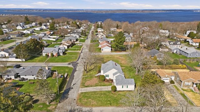 24 Kearns, Tiverton, RI 02878