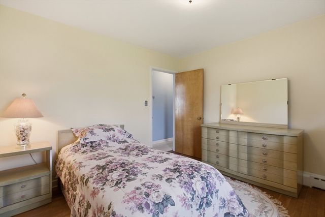 24 Kearns, Tiverton, RI 02878