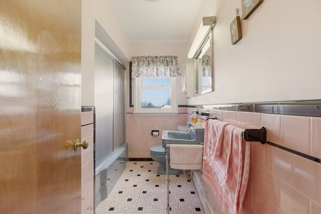 24 Kearns, Tiverton, RI 02878