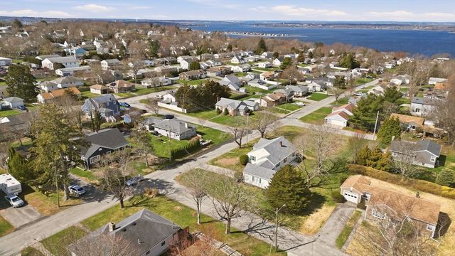 24 Kearns, Tiverton, RI 02878