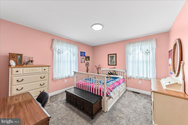 251 KOSSUTH AVE, Folsom, PA 19033