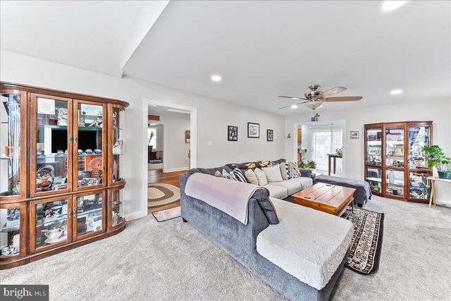 251 KOSSUTH AVE, Folsom, PA 19033