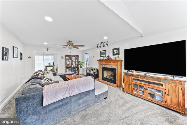 251 KOSSUTH AVE, Folsom, PA 19033