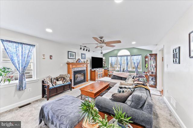 251 KOSSUTH AVE, Folsom, PA 19033