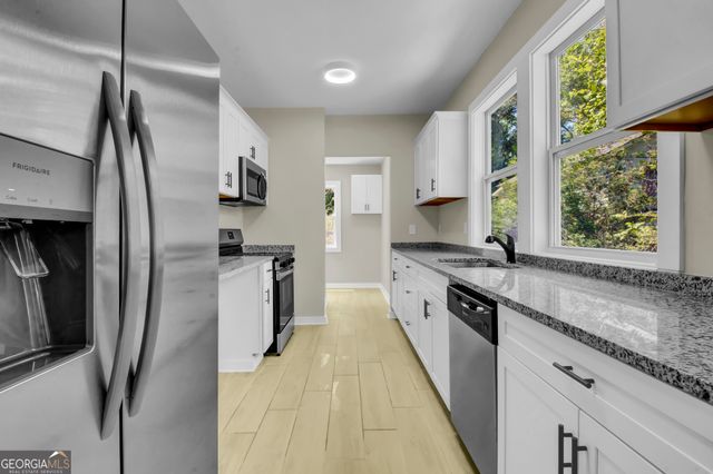 2172 Ben Hill Road, East Point, GA 30344