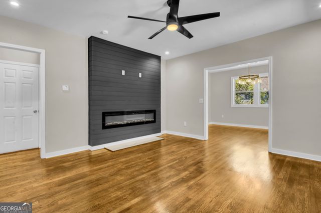 2172 Ben Hill Road, East Point, GA 30344