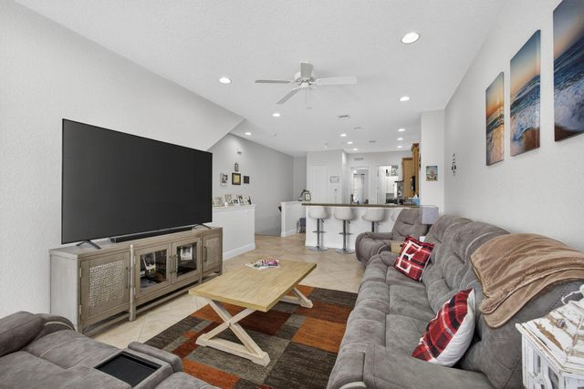 4511 Artesa Way S, Palm Beach Gardens, FL 33418