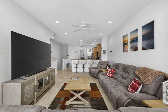 4511 Artesa Way S, Palm Beach Gardens, FL 33418