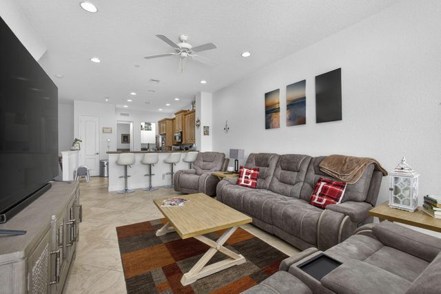 4511 Artesa Way S, Palm Beach Gardens, FL 33418