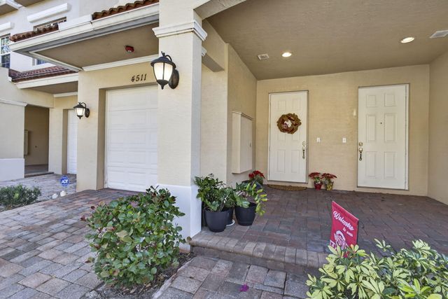 4511 Artesa Way S, Palm Beach Gardens, FL 33418