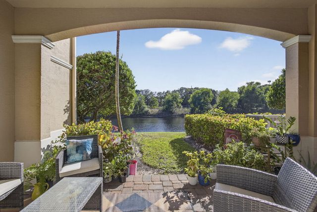 4511 Artesa Way S, Palm Beach Gardens, FL 33418