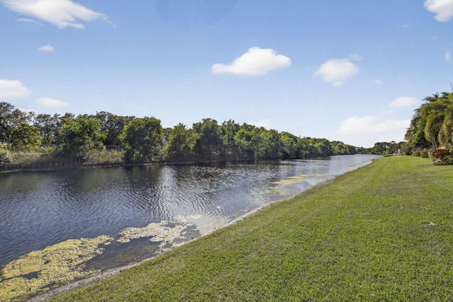 4511 Artesa Way S, Palm Beach Gardens, FL 33418