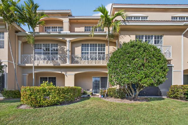 4511 Artesa Way S, Palm Beach Gardens, FL 33418