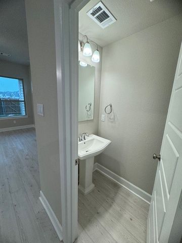 700 Prairie Falcon Drive, Arlington, TX 76005