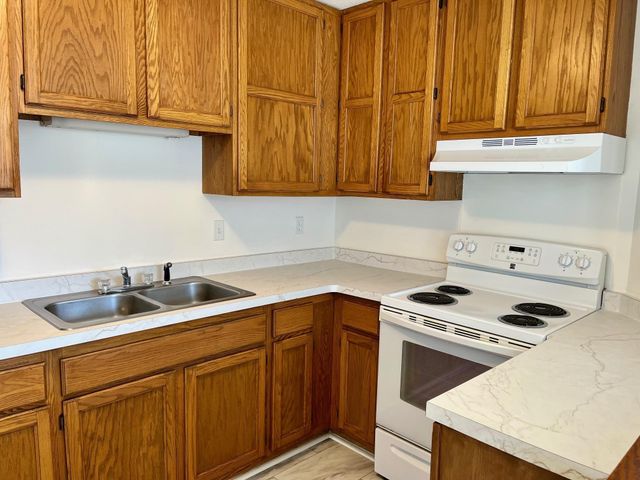 6500 Woodlake Drive 313, Richfield, MN 55423