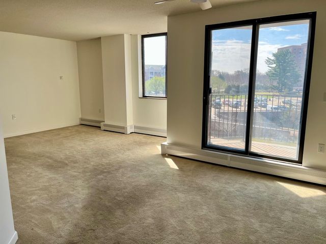 6500 Woodlake Drive 313, Richfield, MN 55423