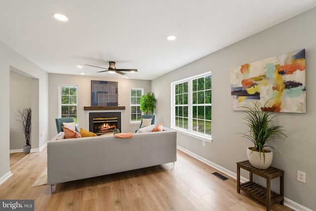 4 FALLING WATER CT, Fredericksburg, VA 22405