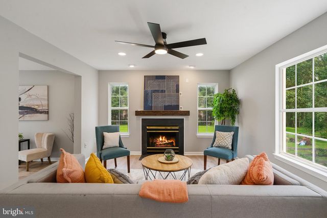 4 FALLING WATER CT, Fredericksburg, VA 22405