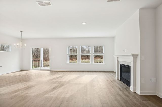 112 Vanguard Dr, La Vergne, TN 37086