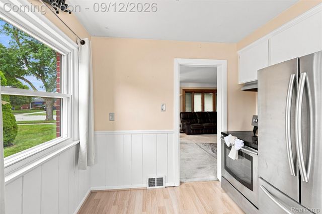 2950 Edsel Street, Trenton, MI 48183