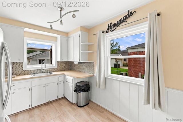 2950 Edsel Street, Trenton, MI 48183