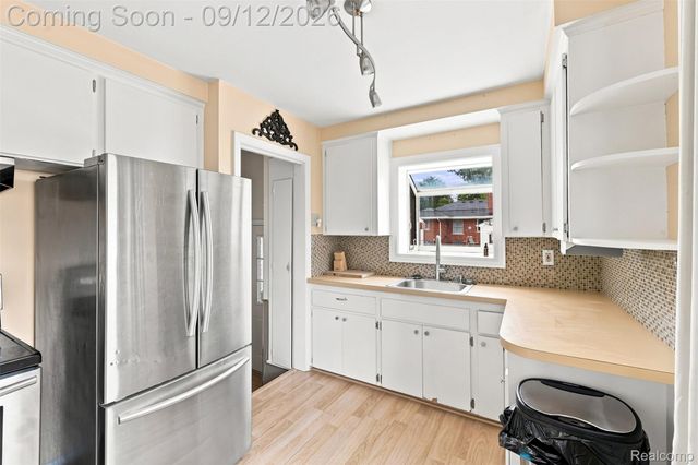 2950 Edsel Street, Trenton, MI 48183