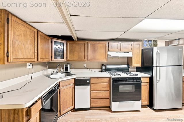 2950 Edsel Street, Trenton, MI 48183