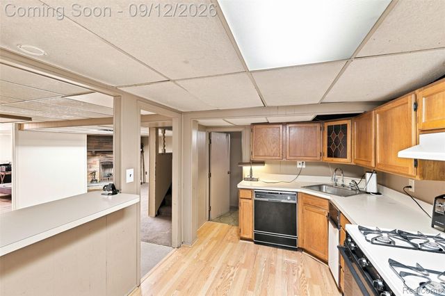 2950 Edsel Street, Trenton, MI 48183