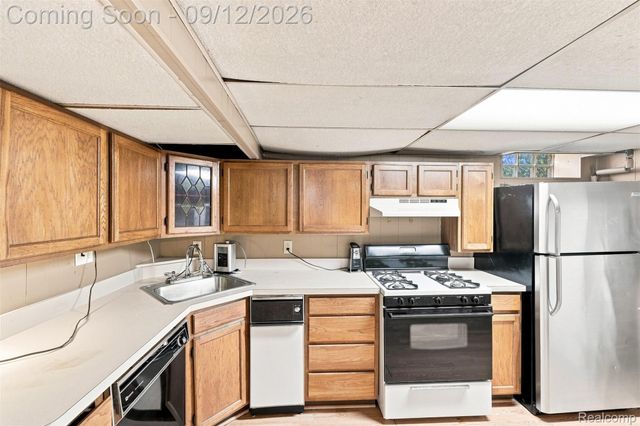 2950 Edsel Street, Trenton, MI 48183