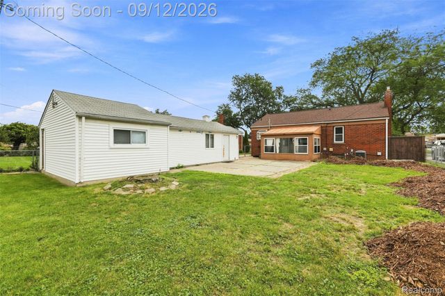 2950 Edsel Street, Trenton, MI 48183
