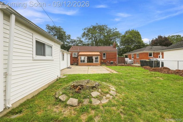 2950 Edsel Street, Trenton, MI 48183