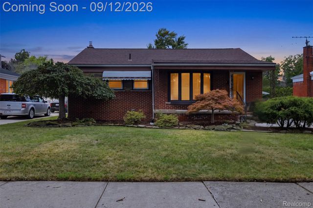 2950 Edsel Street, Trenton, MI 48183