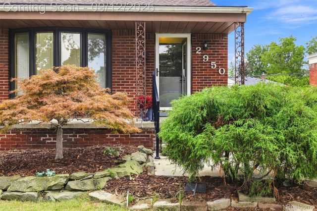 2950 Edsel Street, Trenton, MI 48183