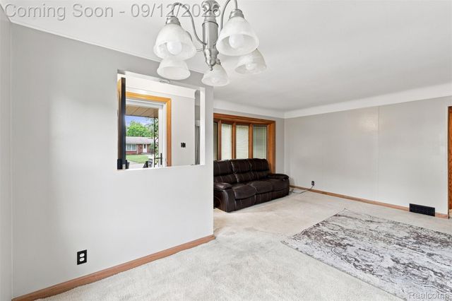 2950 Edsel Street, Trenton, MI 48183