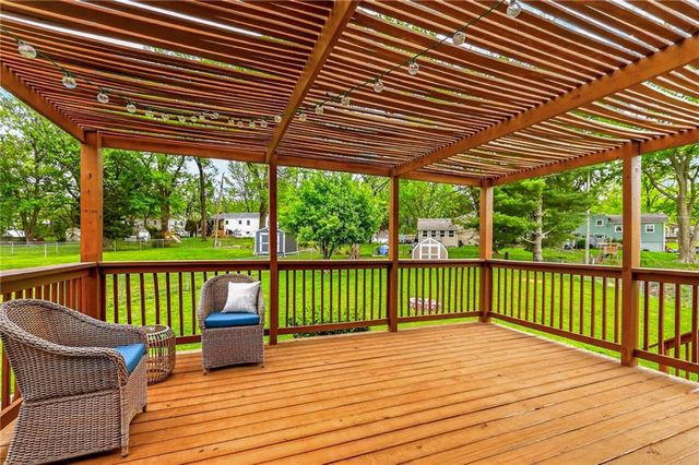 525 NE Noeleen Lane, Lee's Summit, MO 64086