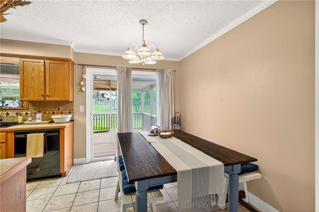 525 NE Noeleen Lane, Lee's Summit, MO 64086