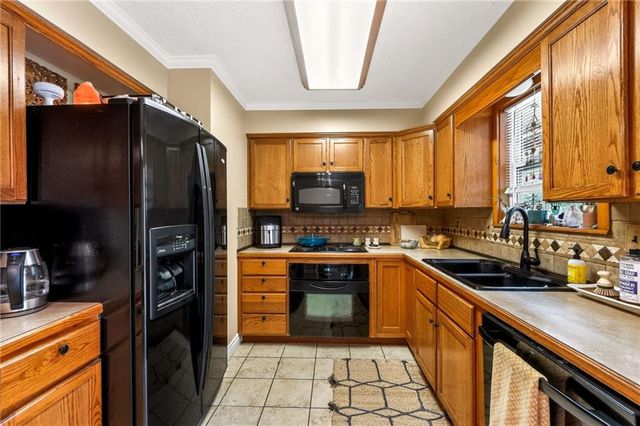 525 NE Noeleen Lane, Lee's Summit, MO 64086