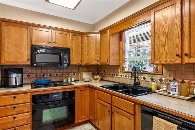 525 NE Noeleen Lane, Lee's Summit, MO 64086