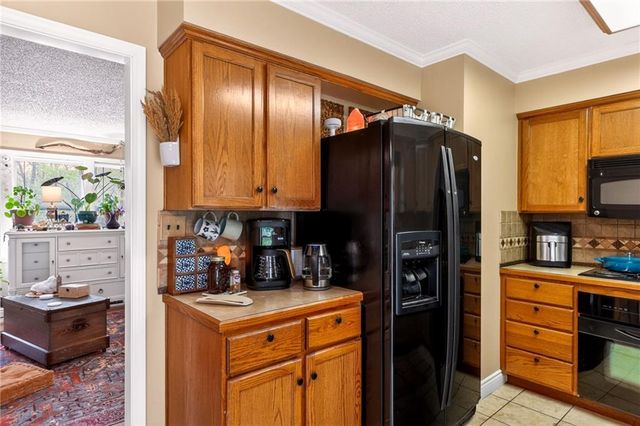 525 NE Noeleen Lane, Lee's Summit, MO 64086