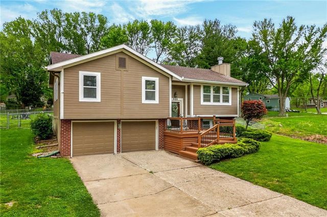 525 NE Noeleen Lane, Lee's Summit, MO 64086