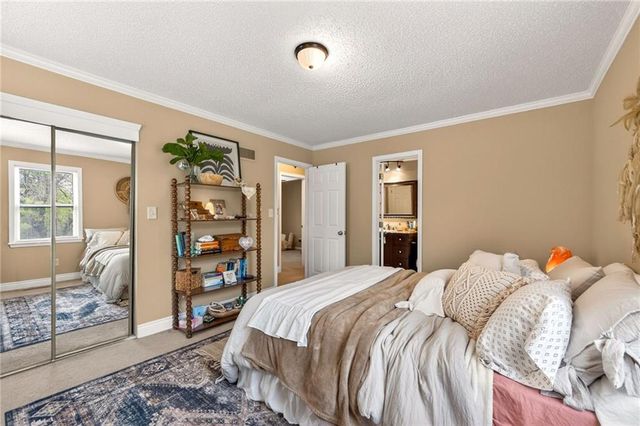 525 NE Noeleen Lane, Lee's Summit, MO 64086