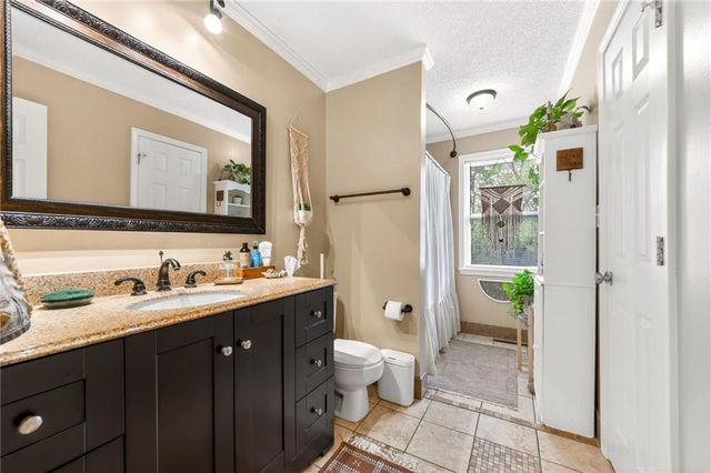 525 NE Noeleen Lane, Lee's Summit, MO 64086