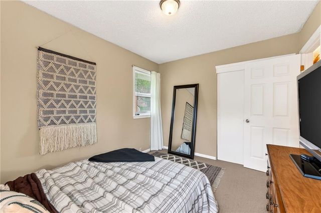 525 NE Noeleen Lane, Lee's Summit, MO 64086