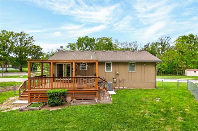 525 NE Noeleen Lane, Lee's Summit, MO 64086