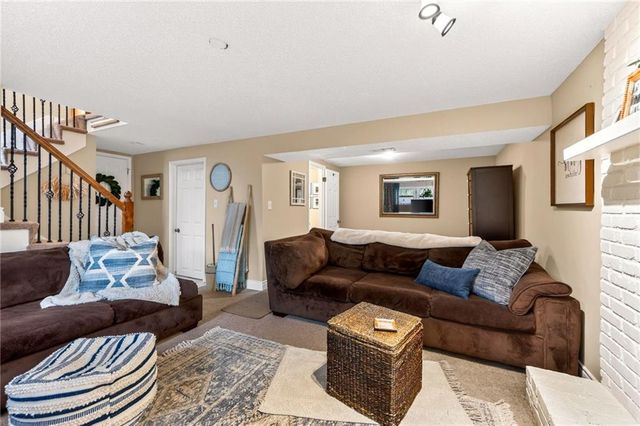 525 NE Noeleen Lane, Lee's Summit, MO 64086